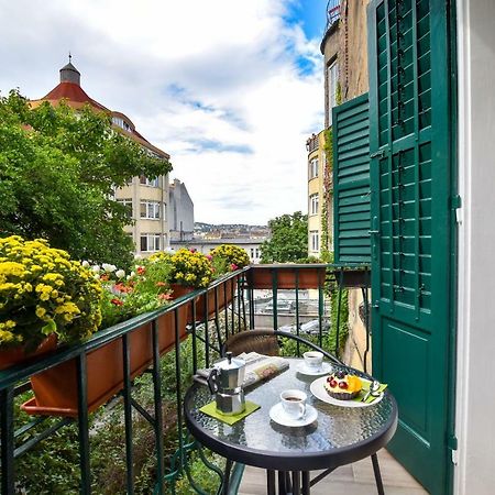 Christine Apartment Close To The Buda Castle Budapest Exteriör bild