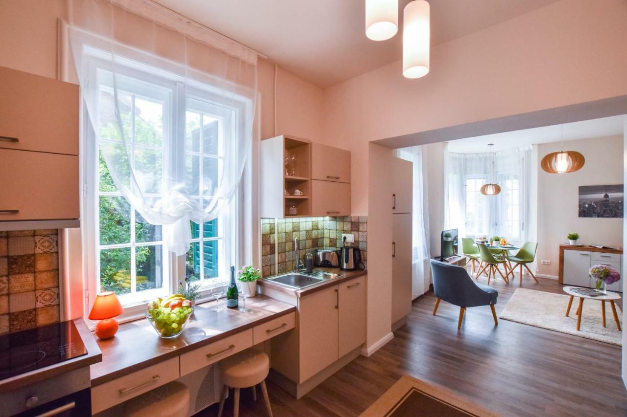 Christine Apartment Close To The Buda Castle Budapest Exteriör bild