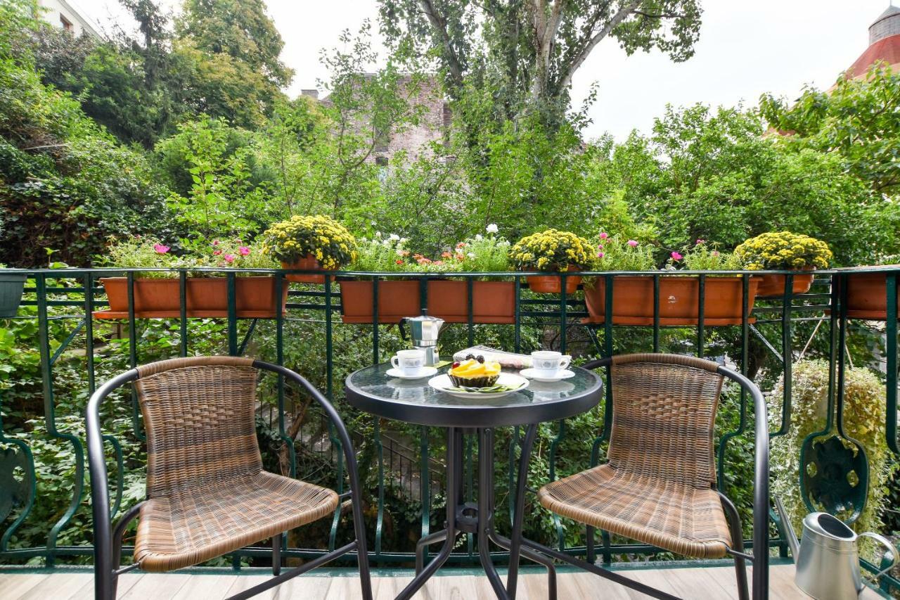 Christine Apartment Close To The Buda Castle Budapest Exteriör bild