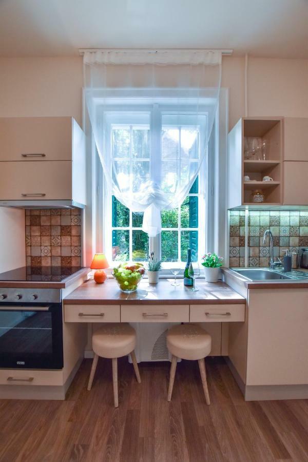 Christine Apartment Close To The Buda Castle Budapest Exteriör bild